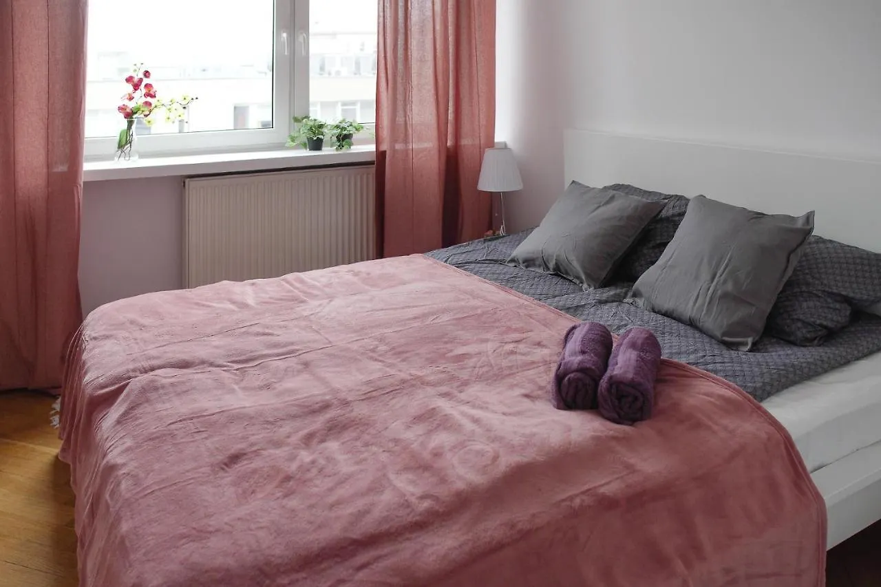 Daire Apartament Przy Parku Saskim Varşova